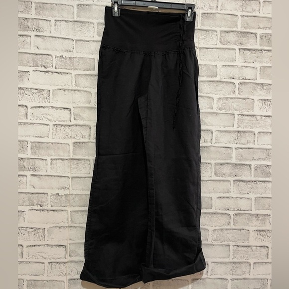 NWOT! Women’s Black linen blend pants raw hem roll tab pants, size small - Picture 1 of 7